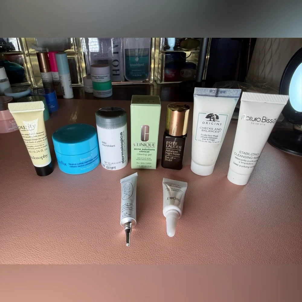 Deluxe/High End Brands: 114 Item Beauty/Skin/Hair Sample Assortment - Picture 5 of 13